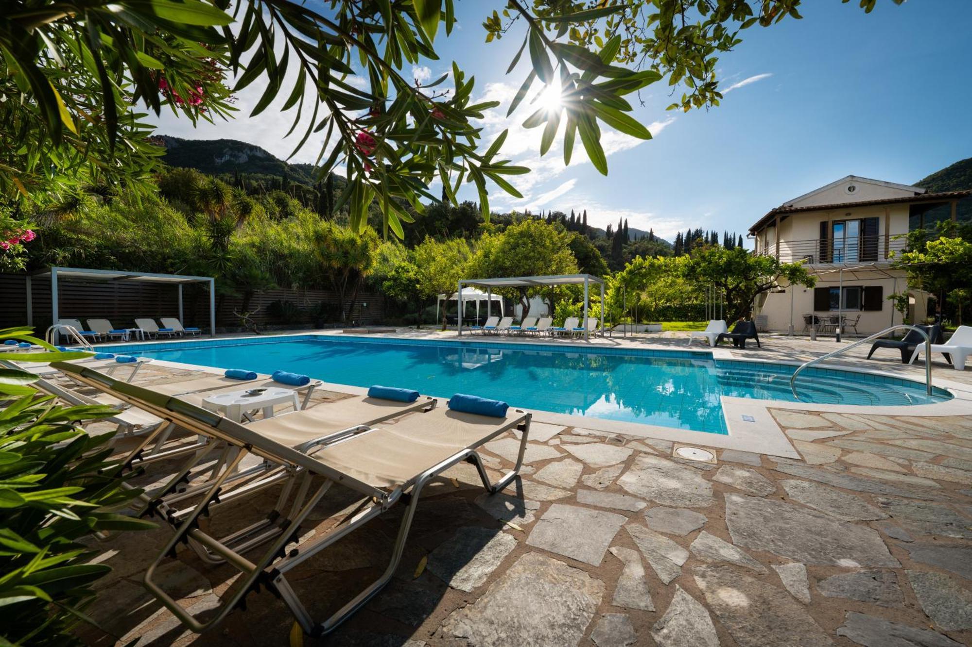 Orange Grove Suites Бенитсес Экстерьер фото