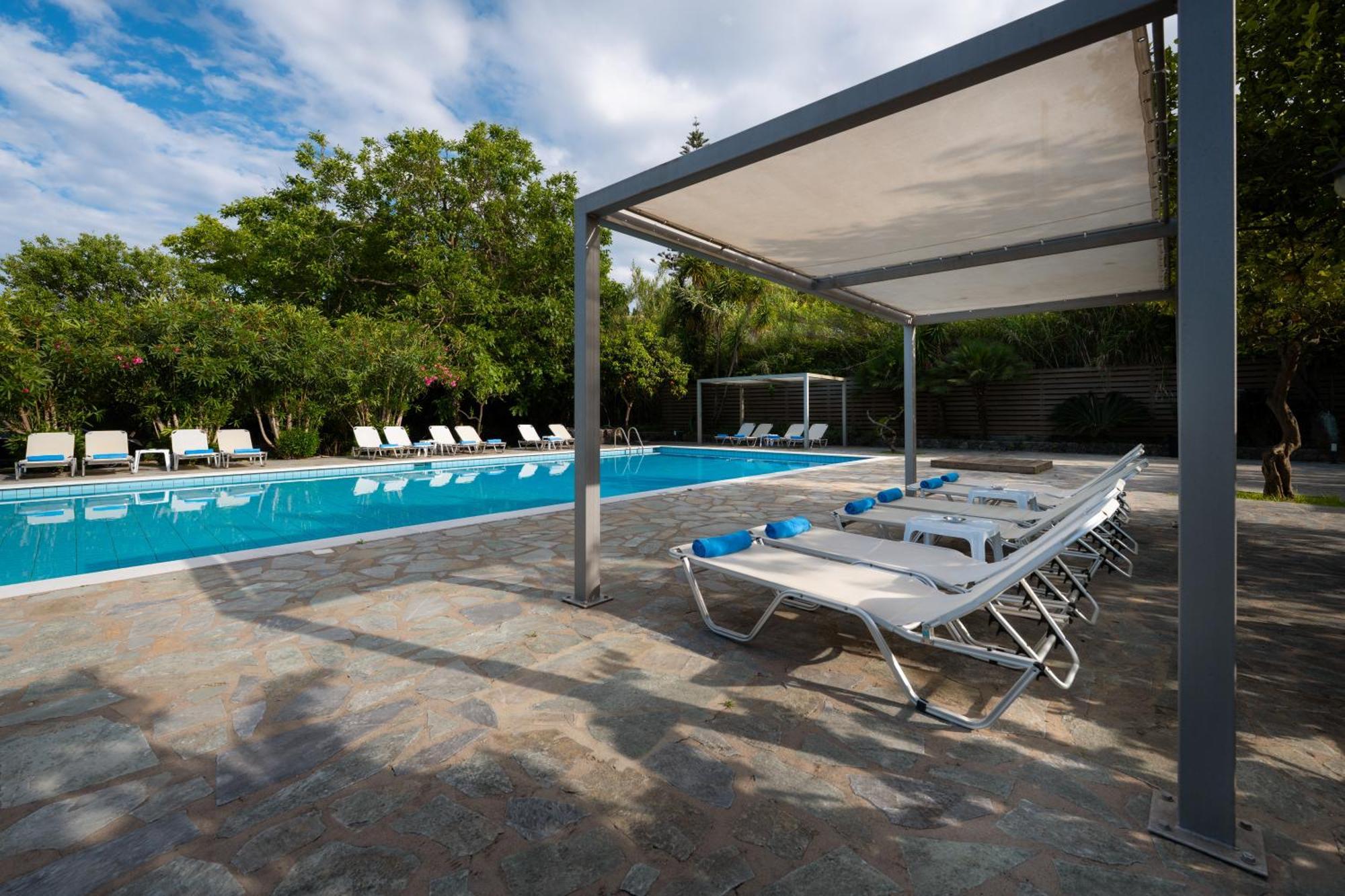 Orange Grove Suites Бенитсес Экстерьер фото
