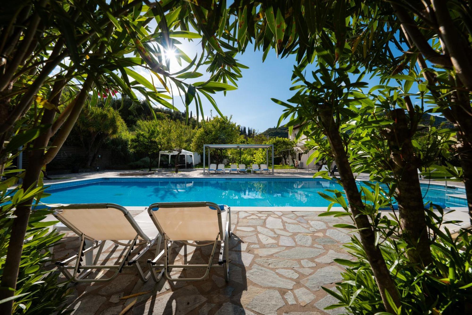 Orange Grove Suites Бенитсес Экстерьер фото