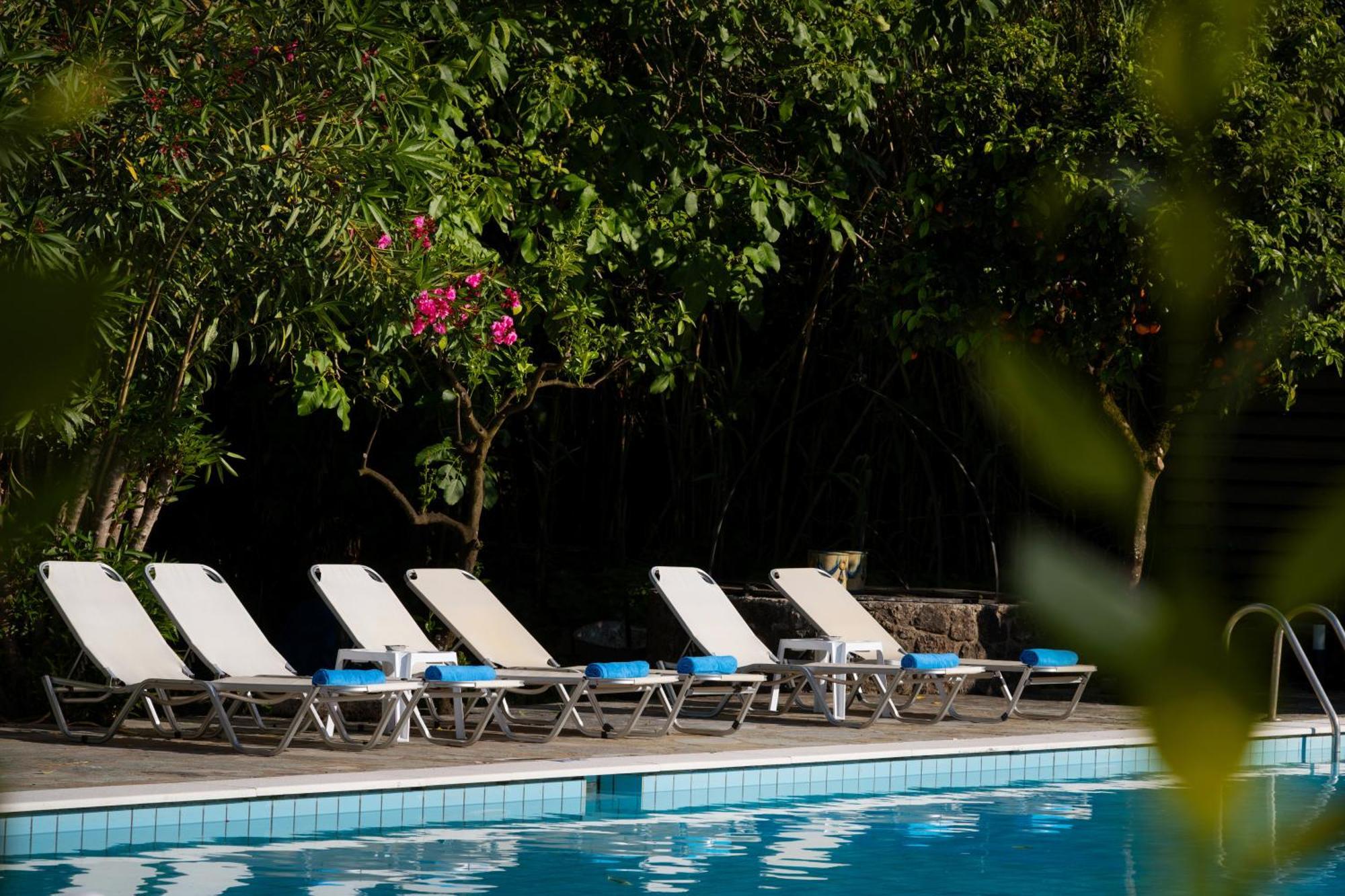 Orange Grove Suites Бенитсес Экстерьер фото