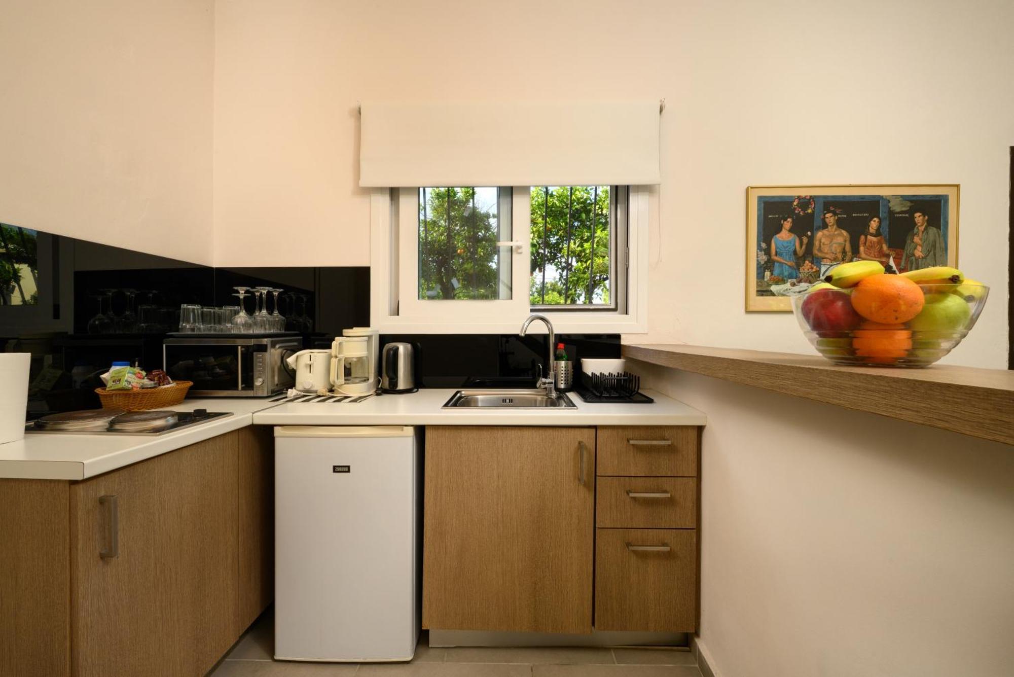 Orange Grove Suites Бенитсес Экстерьер фото