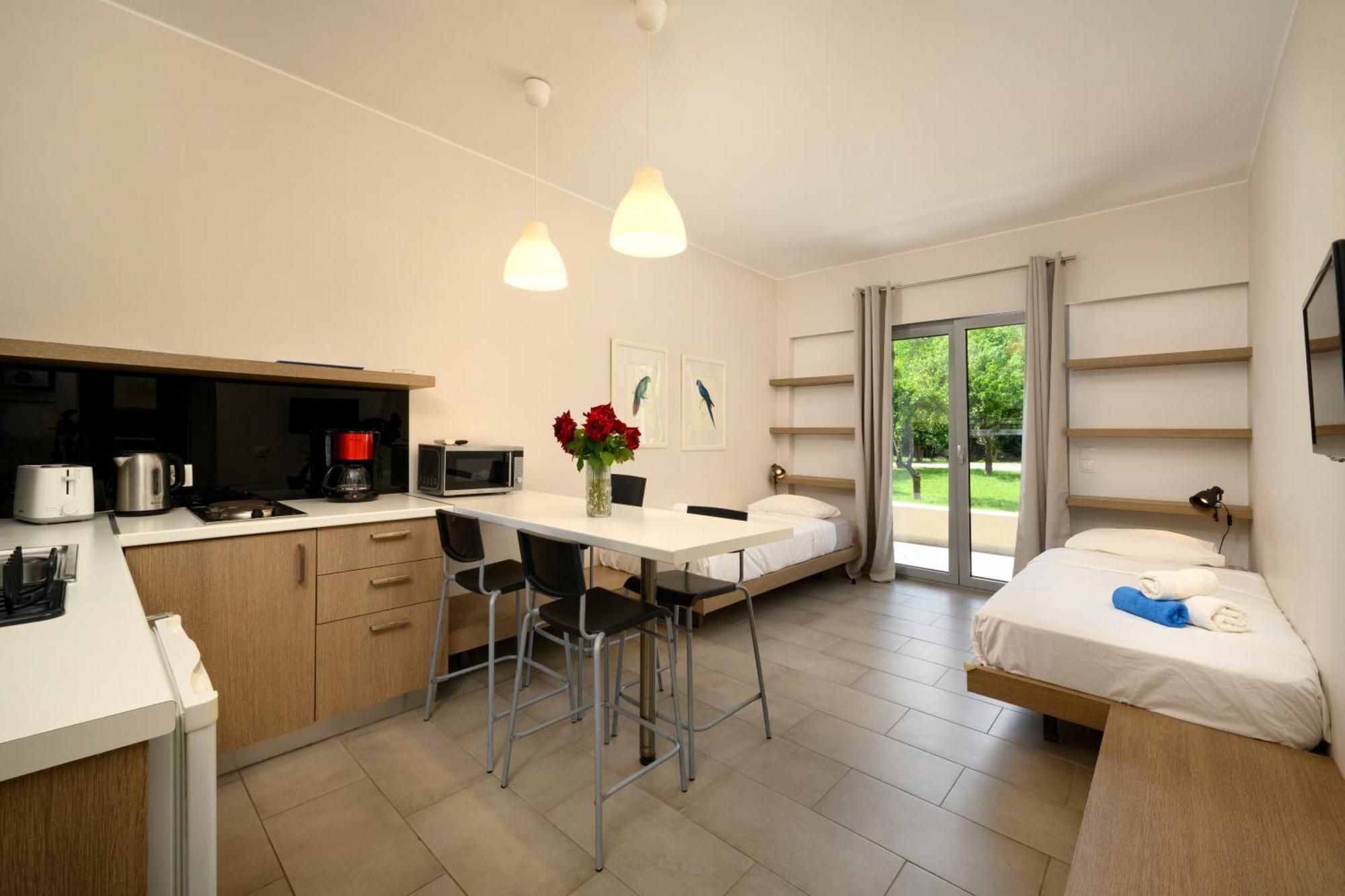 Orange Grove Suites Бенитсес Экстерьер фото