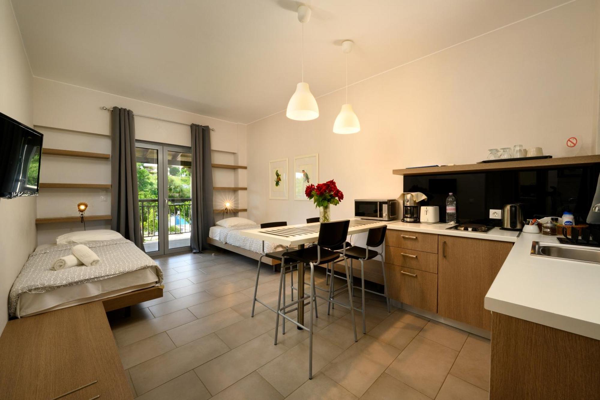 Orange Grove Suites Бенитсес Экстерьер фото